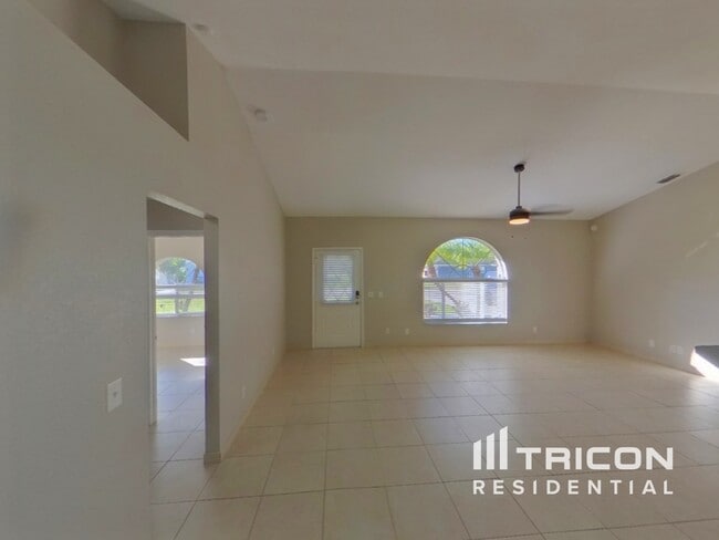 Building Photo - 25410 Rancagua Dr