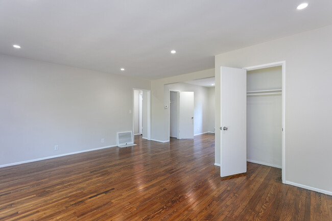 Foto del edificio - 1401 N Los Robles Ave