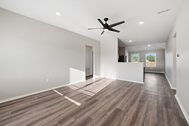 Building Photo - 19 Farmhouse Cir