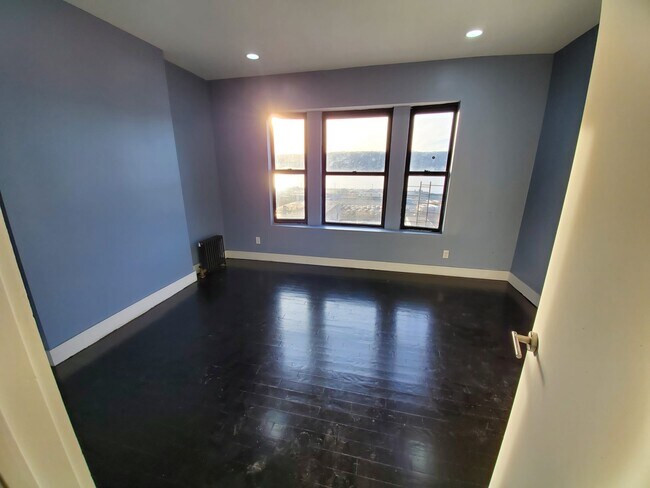Building Photo - 158 Woodworth Ave