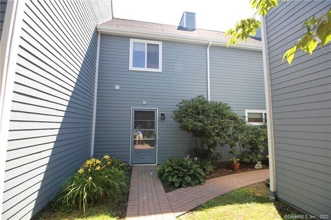 Building Photo - 10 Farmington Meadow Dr