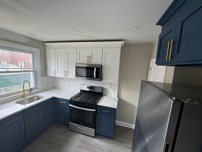Building Photo - Stunning 2-Bedroom Townhome in Bridesburg!...