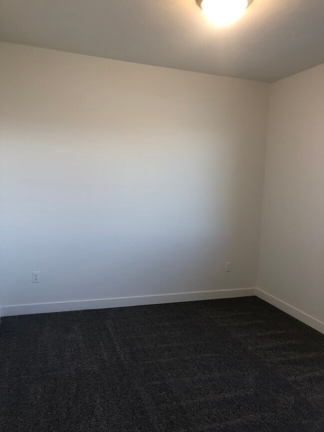 Building Photo - 458 Willow Leaf Rd