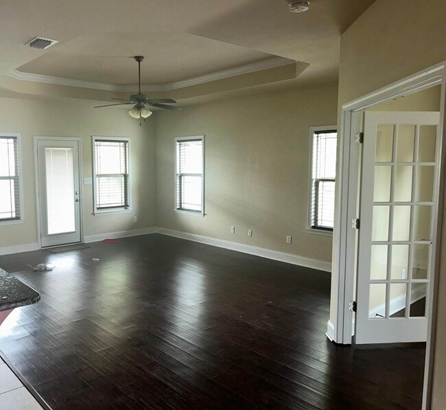 Building Photo - 9930 Summer Woods Cir N