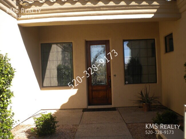 Foto del edificio - 3 Bedroom 2 Bath -5349 E Camino Rio De Luz...