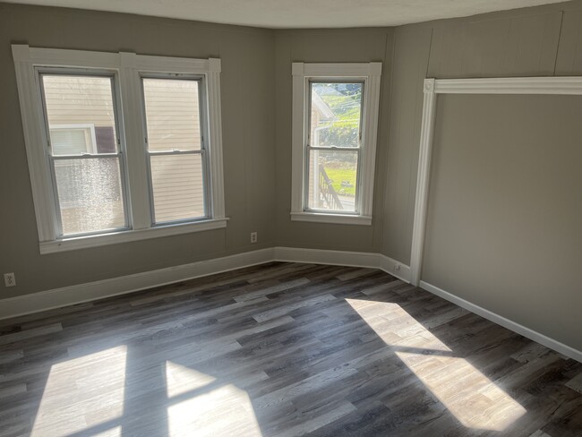 Living room - 51 Shelton Ave