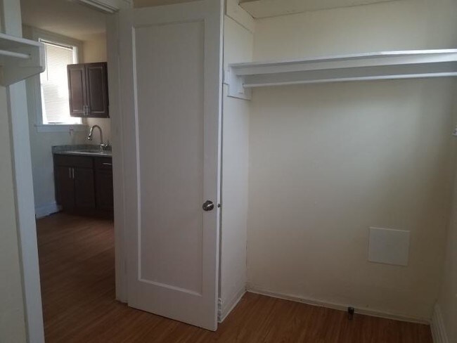 Building Photo - bedroom in Cicero IL 60804