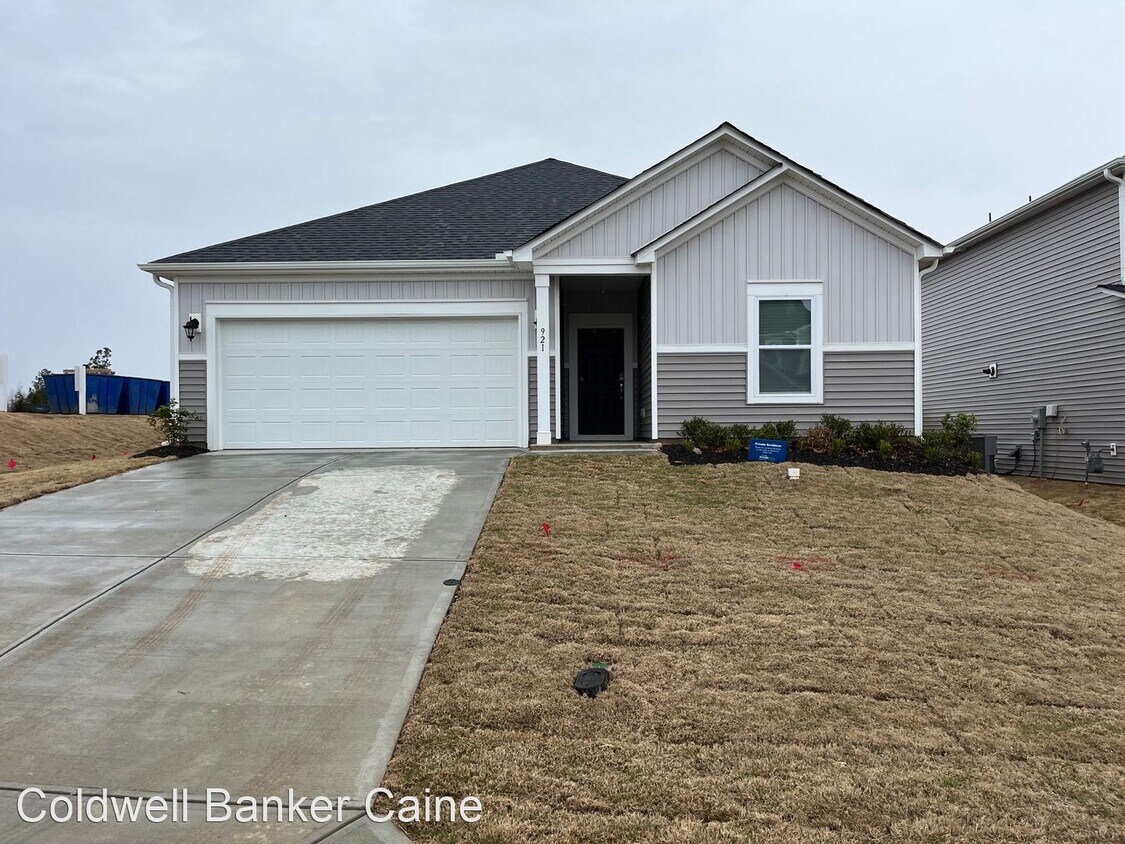 Foto principal - 3 br, 2 bath House - 921 Appalachian Drive