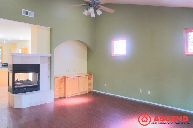 Foto del edificio - Beautiful Home Located In Northwest Bakers...