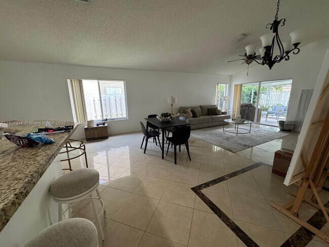 Building Photo - 1425 Mira Vista Cir