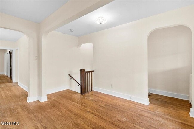 Building Photo - 4 Edison Ave