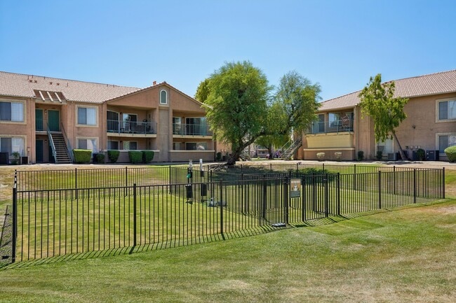 Building Photo - Desert Oasis Apartments