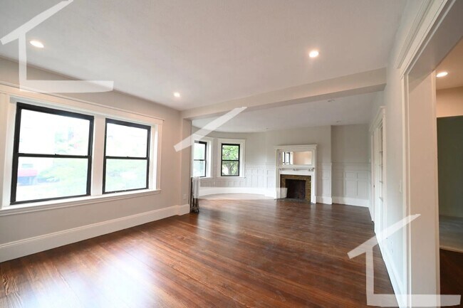 Building Photo - GORGEOUS BROOKLINE 3 BED, RECENTLY RENOVAT...