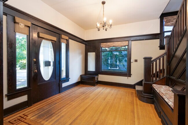 Foto del edificio - 528 18th Ave E
