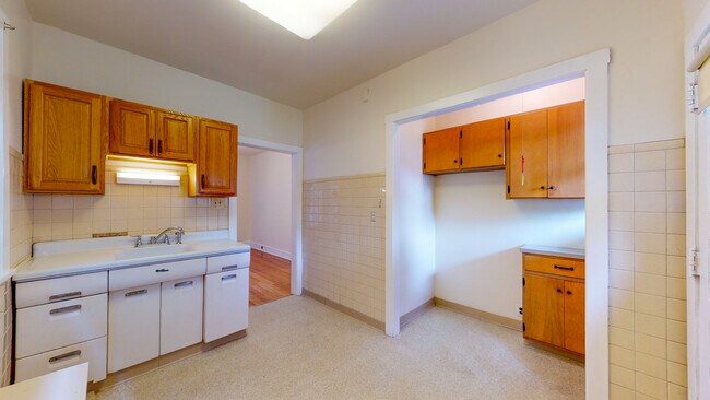 Foto del edificio - 4839 N Kenneth Ave