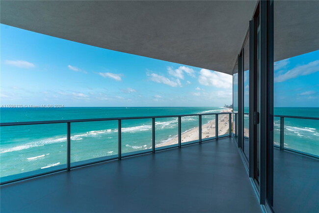 Foto del edificio - 15701 Collins Ave