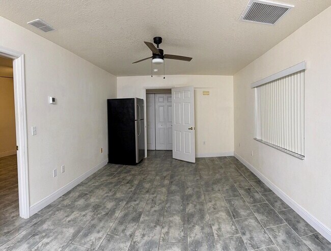Photo - Studio / 1-Bedroom Apartment for Rent – Davenport, FL