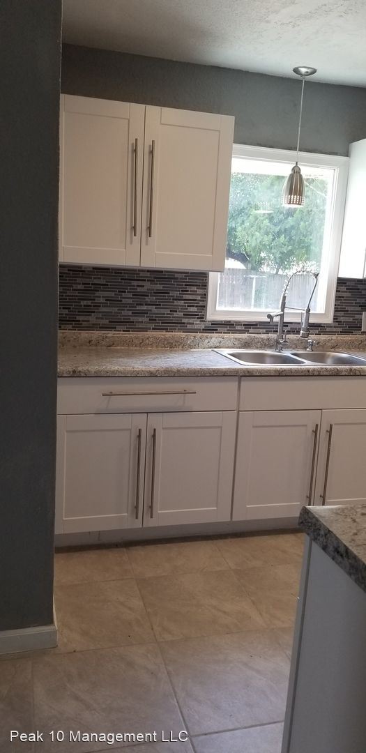 Building Photo - 3 br, 2 bath House - 2403 E Wilma St