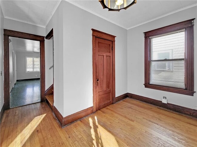 Building Photo - 546 Magee Ave