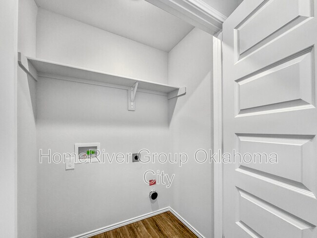 Building Photo - 9613 Stallion Dr