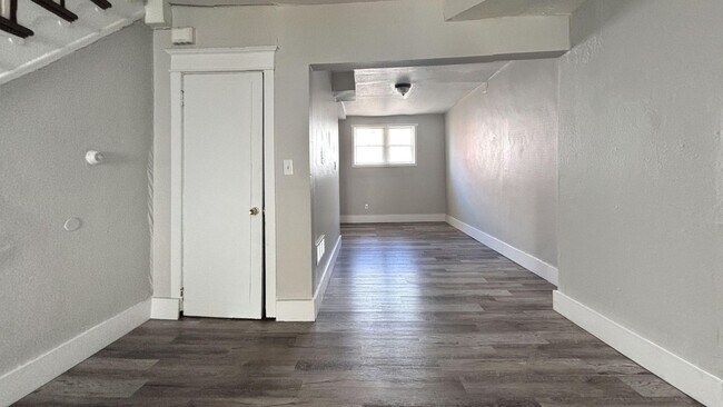 Foto del edificio - 3-bed Philly home with hardwood floors, an...