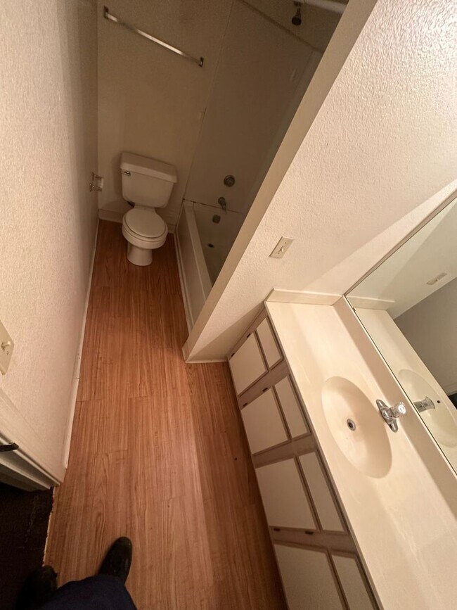 Foto del edificio - 2nd Floor Condo in Gated Community