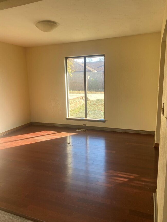 Foto del edificio - 1732 Lionsgate Cir