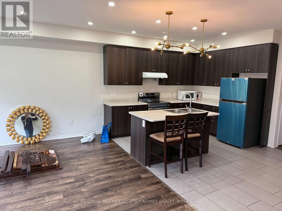 Photo du bâtiment - 8080 Blue Ash Ln