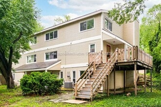 Building Photo - 2504 University Dr