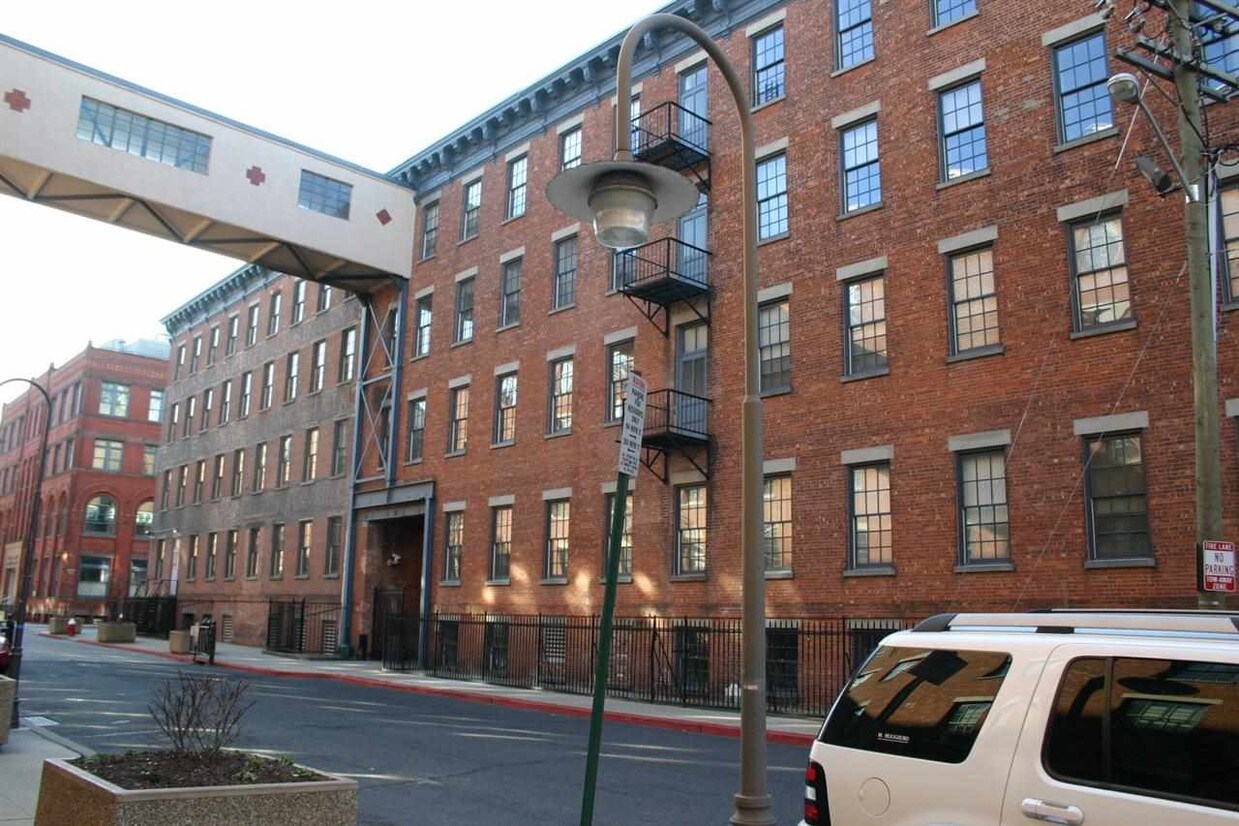 Primary Photo - 187 Wayne St