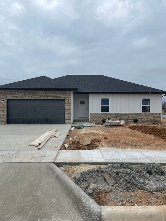 Primary Photo - Brand New 4 bed 2 bath 2 Car Garage! 1/2 o...