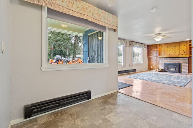 Building Photo - 4203 Sunset Dr W