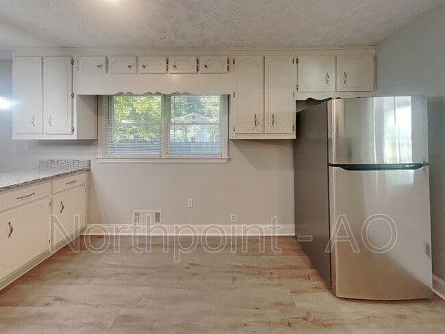 Building Photo - 2206 Rockdale Dr NW