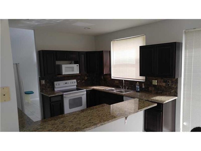 Foto del edificio - 16452 NW 22nd St