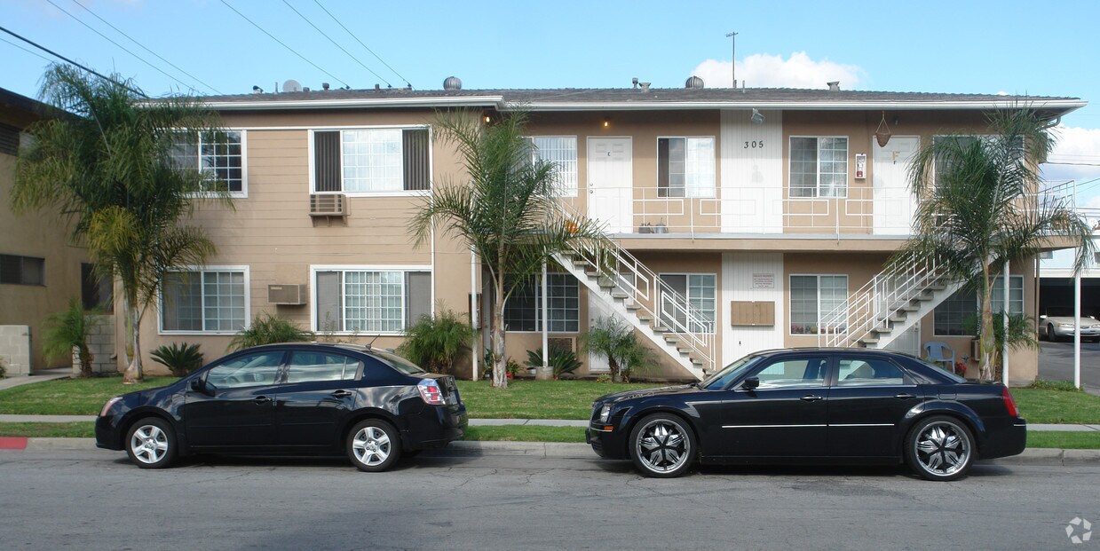 Building Photo - 305 E Navilla Pl