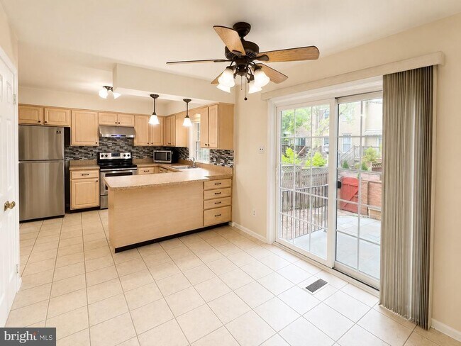 Foto del edificio - 9316 Arlington Blvd