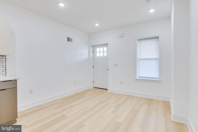 Foto del edificio - 6027 Delancey St