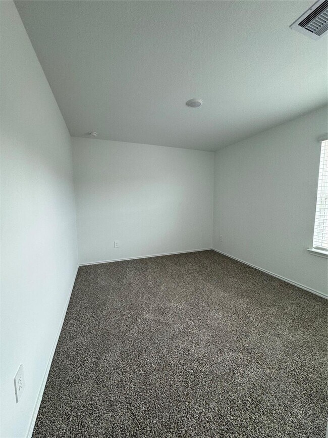Foto del edificio - 24106 Juniper Hts Dr