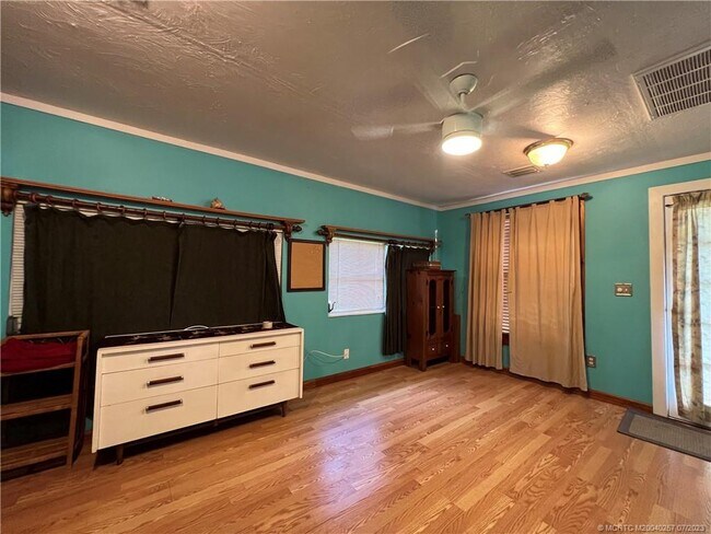 Building Photo - 632 W Weatherbee Rd