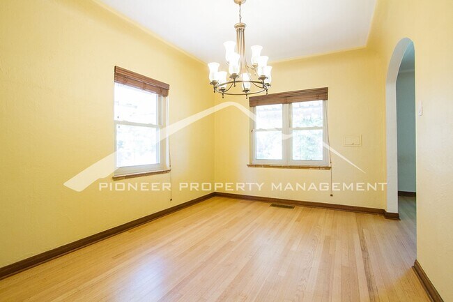 Building Photo - Washington Park Home with Washer/Dryer and...