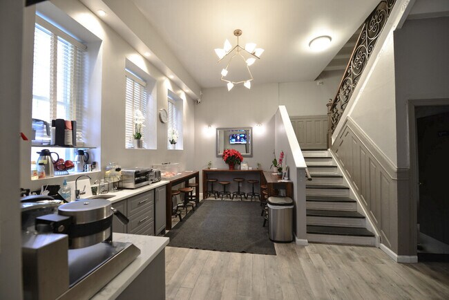 common area - 302 S 12th St