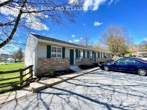 Building Photo - 611 Country Club Rd