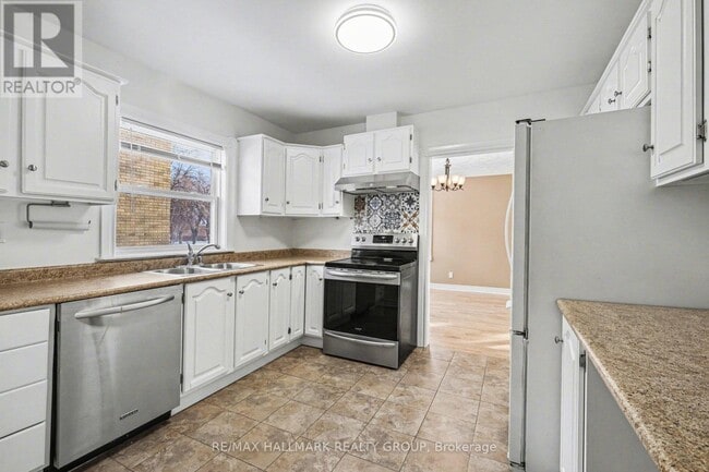 Building Photo - 1530 Weyburn St