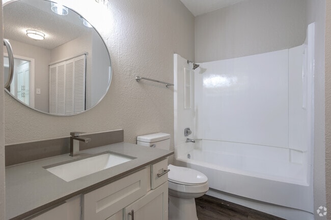 1BR, 1BA - 693SF - Bathroom - The Retreat at Faulkner Point
