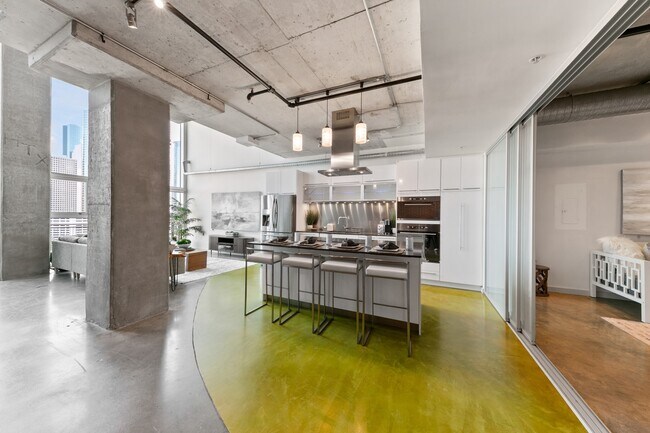 Building Photo - 2000 Bagby St