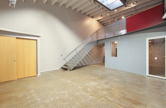 Building Photo - 940 Pitner Ave