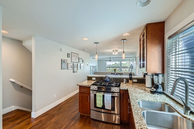 Photo - 213 26th Ave E (Seattle, WA) Townhome
