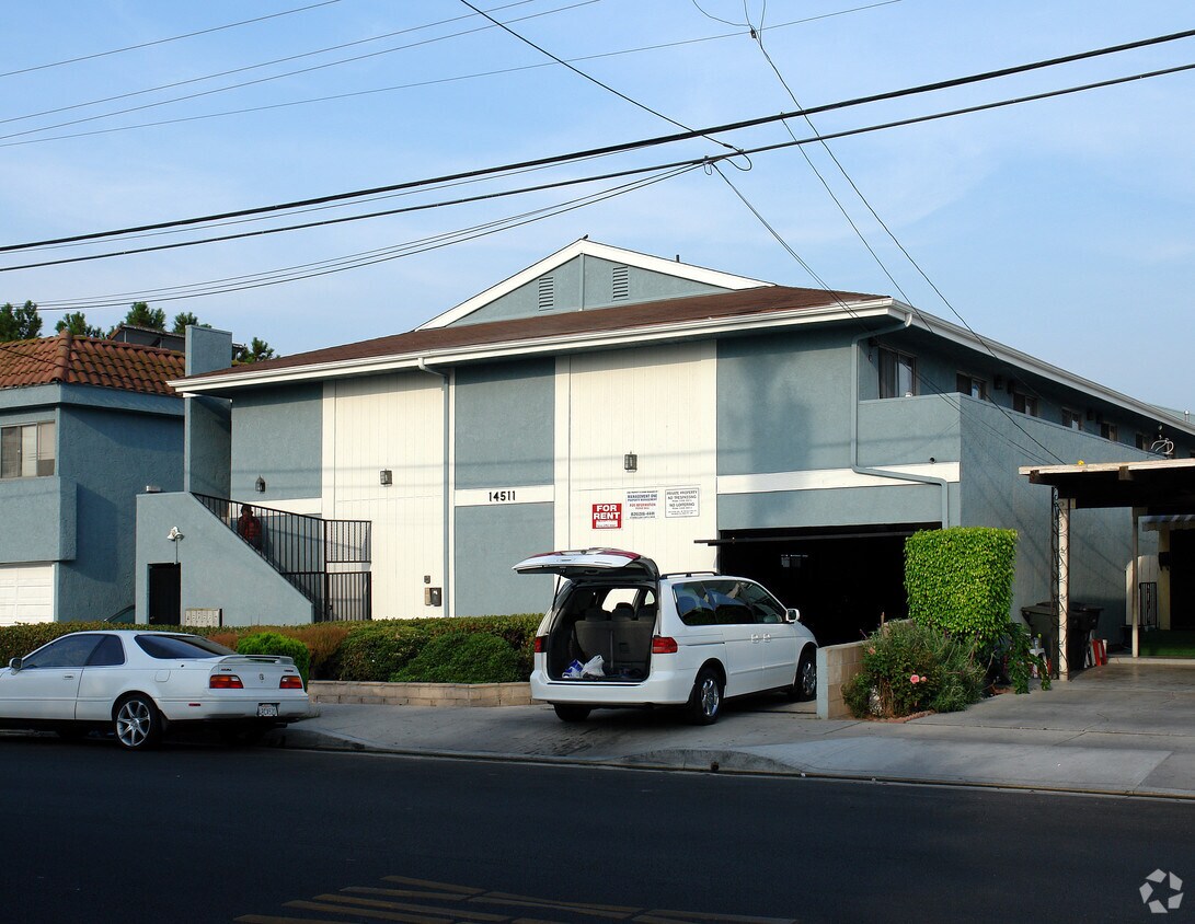 Primary Photo - 14511 Larch Ave