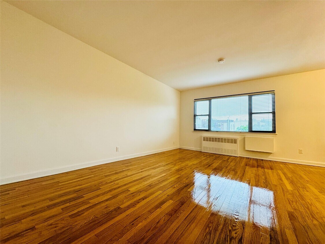Foto principal - 41-07 56th St
