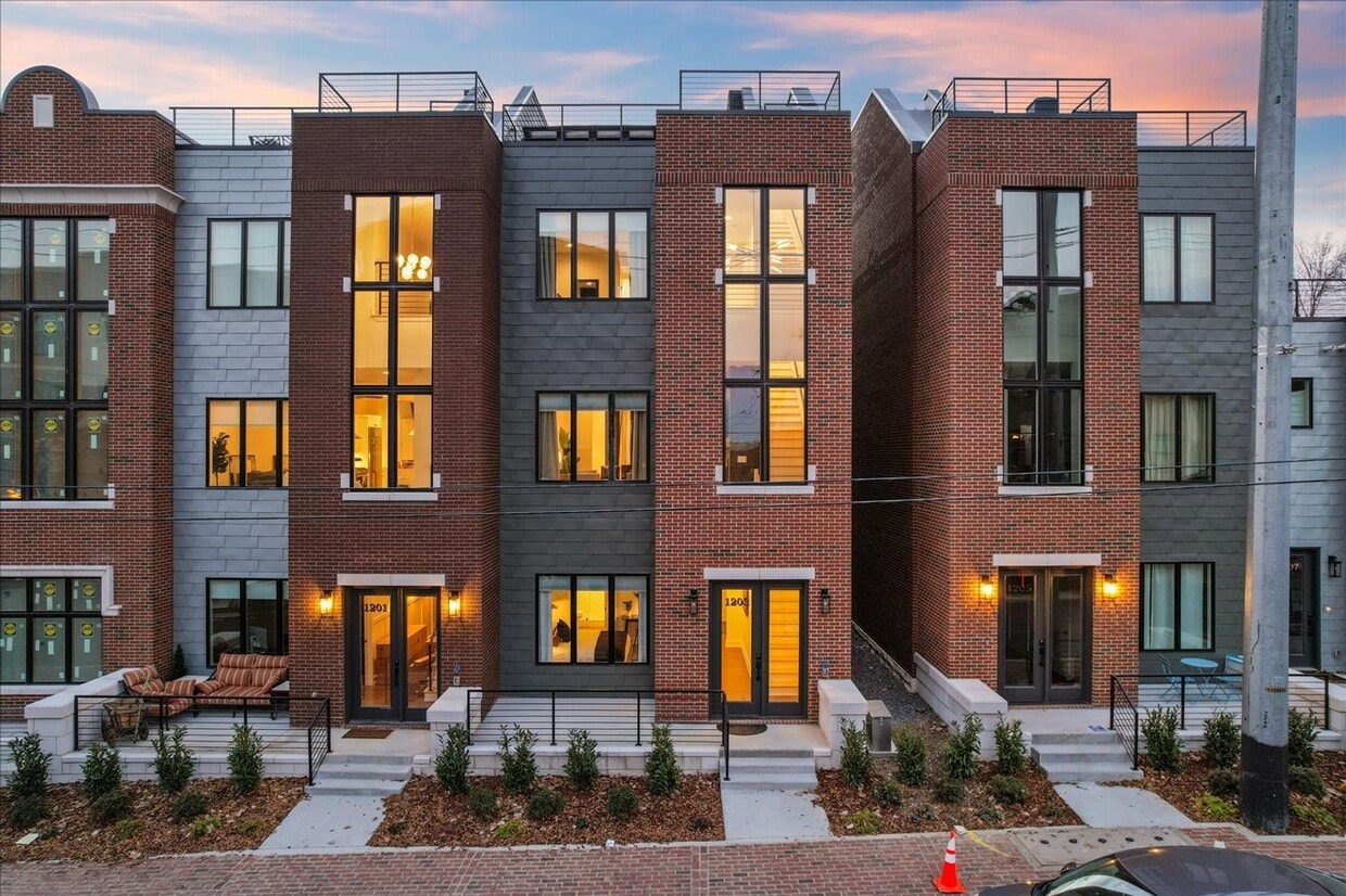 Primary Photo - Fully Furnished Stunning Executive Townhom...